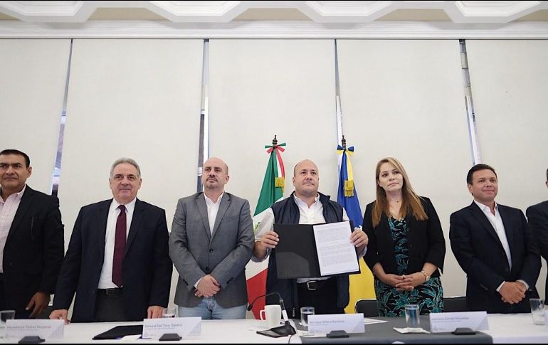 Durante el evento, el gobernador Enrique Alfaro no descartó que en los próximos días Tlaquepaque también se sume al pacto. ESPECIAL / Gobierno de Jalisco