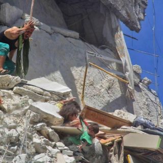 Imagen que capta el drama de tres niñas en Siria se vuelve viral