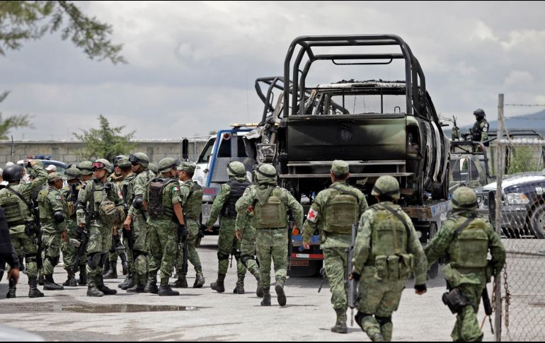 Luego de un despliegue más amplio de la Guardia Nacional, se logró liberar al personal de Pemex retenido y dispersar a la población. EFE/H. Ríos