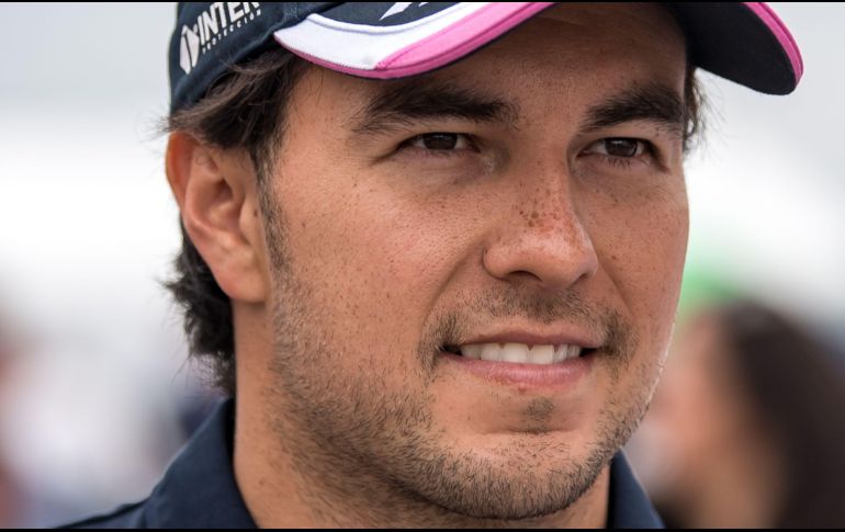 El piloto mexicano Sergio Pérez hizo válido el paquete de actualizaciones en su monoplaza y con ello logró situarse este sábado en el octavo lugar de la clasificación. AFP / A. Isakovic