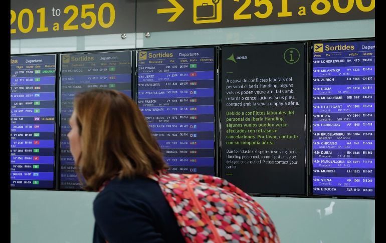 Las fuertes lluvias obligaron a paralizar durante unos 40 minutos los despegues y aterrizajes en el aeropuerto de la capital catalana. AFP/ P. Barrera