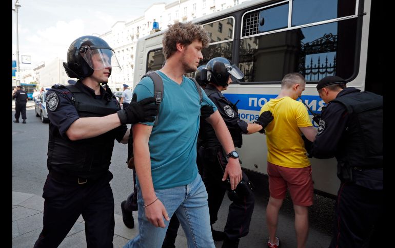 Numerosos policías fueron desplegados rápidamente en el lugar, poniendo fin al bloqueo, según periodistas de la AFP. EFE/ Y. Kochetkov