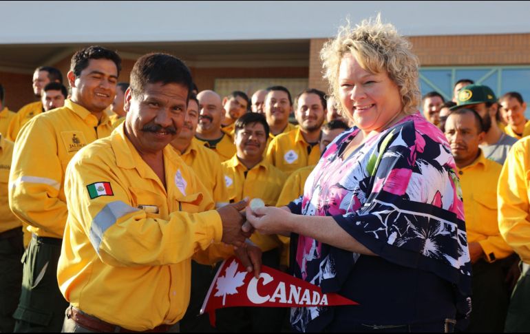Homenajean a brigadistas jaliscienses tras combatir incendios en Canadá