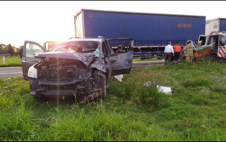 El accidente ocurrió en la autopista Aguascalientes-Zapotlanejo, a la altura del kilómetro 4.5. ESPECIAL/UEPCBJ