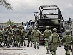 Elementos de distintas corporacines se desplegaron como parte del operativo tras la quema de vehículos. EFE/H. Ríos
