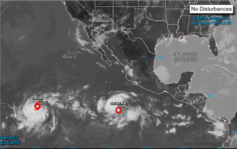 Según el Centro Nacional de Huracanes de EU, el meteoro se localiza a unos dos mil 410 kilómetros al oeste-suroeste de la costa sur de la península de Baja California. ESPECIAL / nhc.noaa.gov