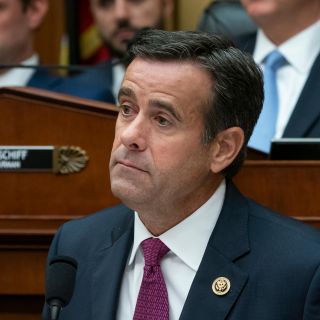 Trump sustituye a director de Inteligencia Nacional