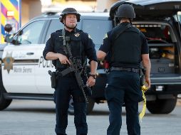 Policía y autoridades de todo el estado de California siguen investigando el caso. AP