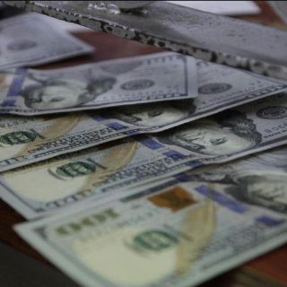 Dólar abre con alza, se vende en 19.48 pesos en bancos capitalinos