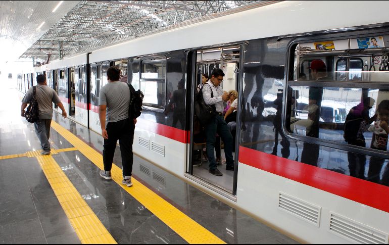 Resaltan que con el aumento de la tarifa de siete pesos a 9.50 que se aplicó desde el sábado pasado al Tren Ligero y Macrobús, “se vulnera el acceso al derecho de movilidad”. EL INFORMADOR / ARCHIVO