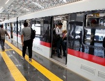 Resaltan que con el aumento de la tarifa de siete pesos a 9.50 que se aplicó desde el sábado pasado al Tren Ligero y Macrobús, “se vulnera el acceso al derecho de movilidad”. EL INFORMADOR / ARCHIVO