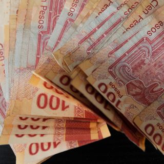 Peso retrocede por cautela ante anuncio de la Reserva Federal