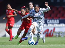 Las rojinegras no pudieron sacar un buen resultado de Veracruz. Imago7 / E. Bazán