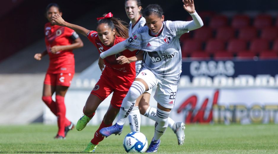 Las rojinegras no pudieron sacar un buen resultado de Veracruz. Imago7 / E. Bazán