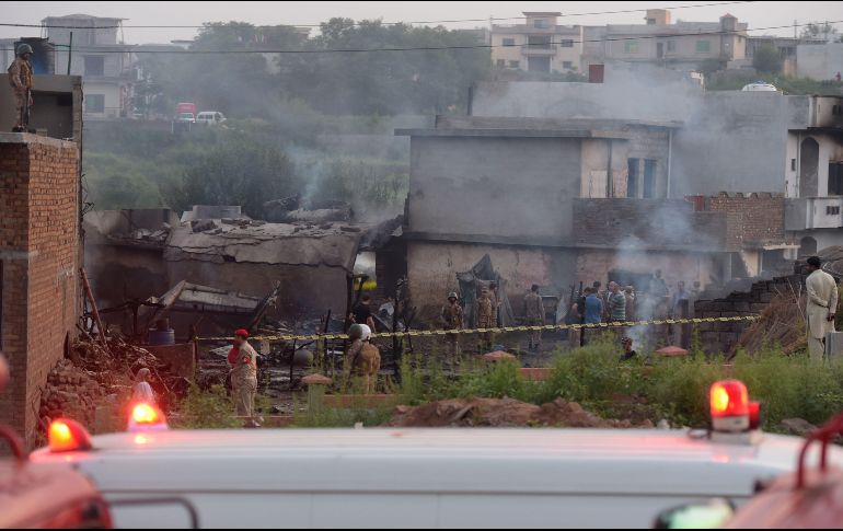 Doce de los fallecidos eran vecinos de la zona de impacto, los otros cinco, militares. AFP/A. Qureshi