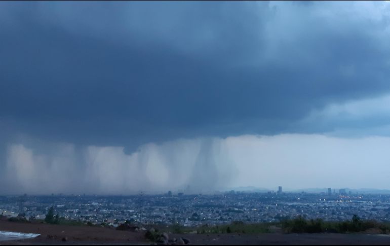 Una onda tropical frente a las costas de occidente estará afectando con tormentas eléctricas a Michoacán, Colima y Jalisco. EL INFORMADOR / O. Álvarez