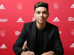 El mediocampista llega al Ajax procedente del Friburgo de Alemania. TWITTER/@AFCAjax