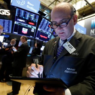 Wall Street abre con una leve alza a la espera de la Fed