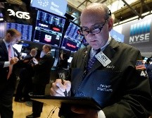 Wall Street cerró con una leve caída el martes, lastrada por las dudas sobre las negociaciones entre Washington y Beijing. AP / R. Drew