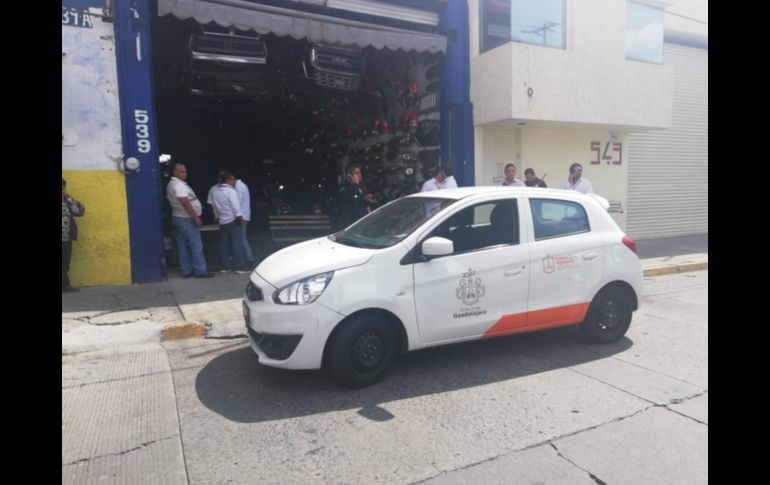 En la zona se detectaron altas administrativas, como ofertar piezas y autopartes sin que nadie se las solicitara, entorpecer la vía pública y apartar lugares. ESPECIAL/Policía de Guadalajara