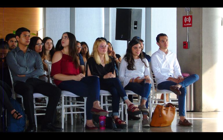 Escuela Bancaria y Comercial: En camino al éxito