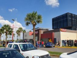 La balacera se registró minutos después de las 16:00 horas en el negocio de hamburguesas sobre la avenida Rafael Sanzio. ESPECIAL