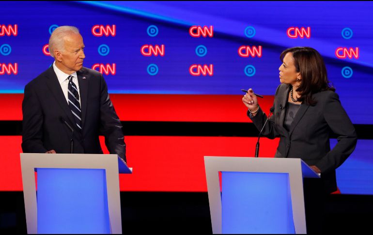 Joe Biden y Kamala Harris en la segunda noche del segundo debate demócrata, realizado en Detroit. AP/P. Sancya
