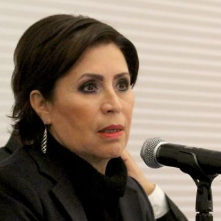 Ordenan a Rosario Robles pagar para conservar amparo