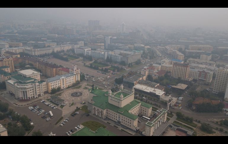 El humo cubre Ulan-Ude, en Buryatia, región cerca de la frontera siberiana con Mongolia.