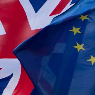 La libra cae de nuevo por amenaza de un "Brexit" sin acuerdo