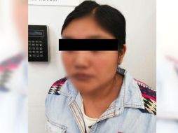 Personal de seguridad intentó retenerla en la tienda, pero ella salió cuando los oficiales lograron darle alcance y detenerla. ESPECIAL/ Policía de Guadalajara