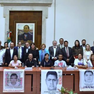Dos expertos se integran a investigaciones del caso Ayotzinapa