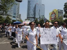 Los participantes levantaron pancartas con mensajes como: 