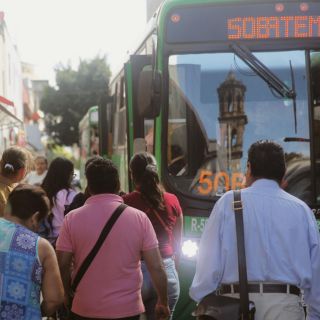La FEU y el Observatorio Ciudadano de Movilidad proponen descuentos en transbordos