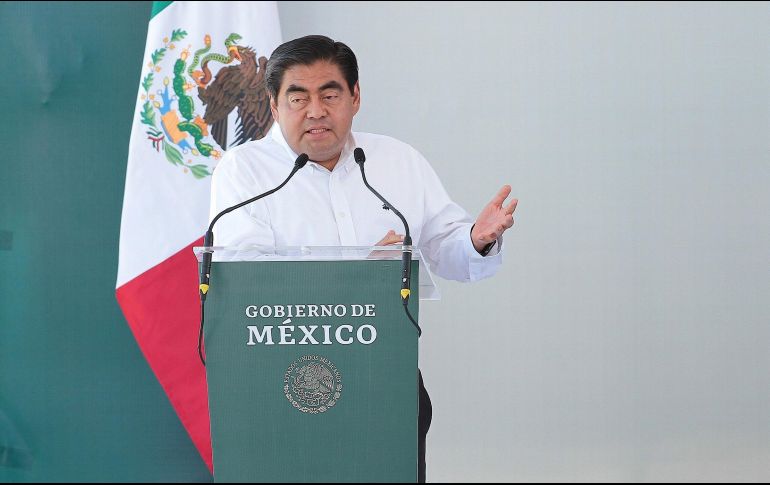 Miguel Barbosa, gobernador de Puebla, particioa durante el Diálogo con la Comunidad del Hospital Rural Villa Ávila Camacho 