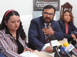 De acuerdo con el Consejo Doctoral Mexicano, encabezado por Francisco Javier García Ramírez (c), Laura Bozzo habría pagado 30 mil pesos por el Honoris Causa. NTX/G. Durán