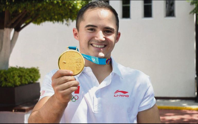 El gimnasta Fabián de Luna fue una de las sorpresas al conseguir el oro en anillos; ayer regresó a Guadalajara después de su participación en Perú. CODE JALISCO