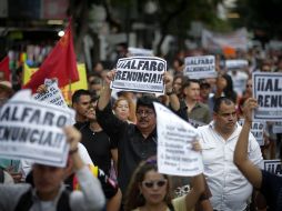 Minutos después de las cinco de la tarde, la manifestación partió del cruce de Federalismo y Juárez con rumbo hacia la plaza Liberación. EL INFORMADOR/F. Atilano