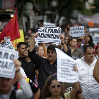 Marchan de nuevo contra el aumento al transporte; anticipan amparos