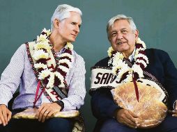 Alfredo del Mazo y Andrés Manuel López Obrador, ayer en San José del Rincón. NOTIMEX