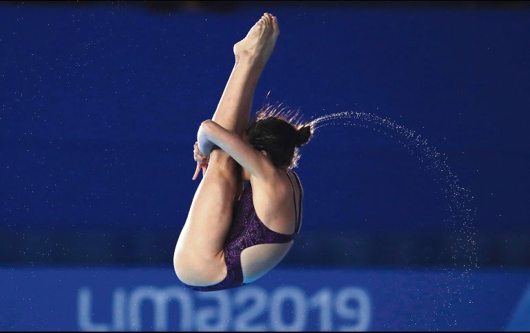 Alejandra Orozco cerró fuerte la competencia para colarse entre las medallistas en la prueba de plataforma de 10 metros femenil. AP