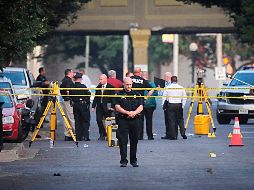 La policía creen que solo un tirador había participado en el suceso, y no identificó al responsable ni sus motivos.  AP / Marshall Gorby