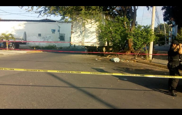 Policías acordonan una escena del crimen. ESPECIAL