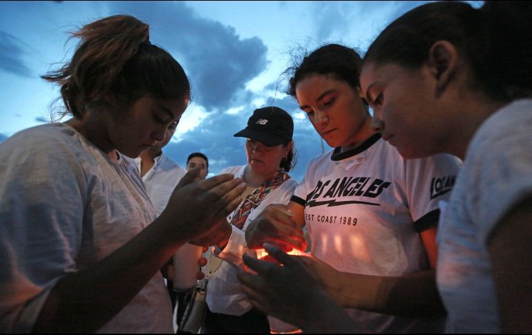 Habitantes se reunieron la víspera en Ciudad Juárez para mostrar su solidaridad luego del atentado en la vecina El Paso, Texas. SUN