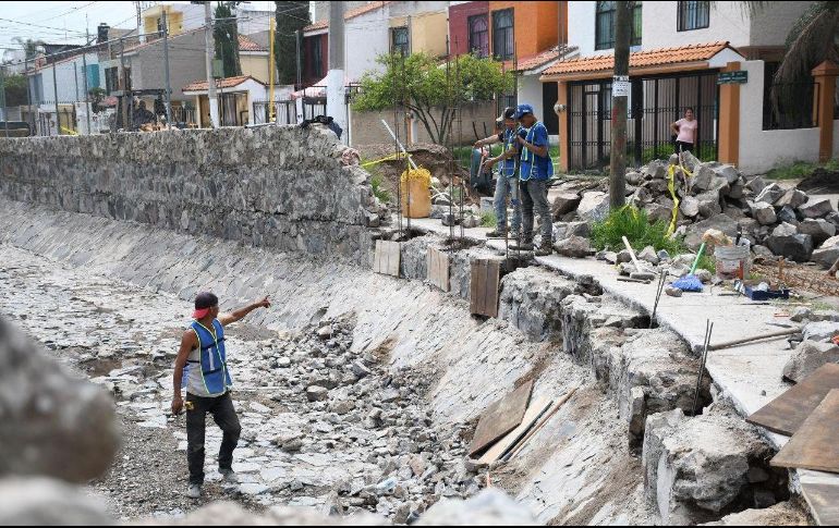 El alcalde de Zapopan, Pablo Lemus, explicó que el municipio no puede derribar las edificaciones hasta no tener el dictamen de Conagua. TWITTER / @PabloLemusN