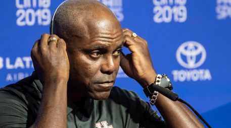 Con nueve medallas de oro olímpicas y una de plata, además de ocho títulos como campeón mundial, Carl Lewis fue considerado en su época rey de la velocidad en el atletismo, además de referente en la lucha por los derechos sociales. AFP / P. Ugarte