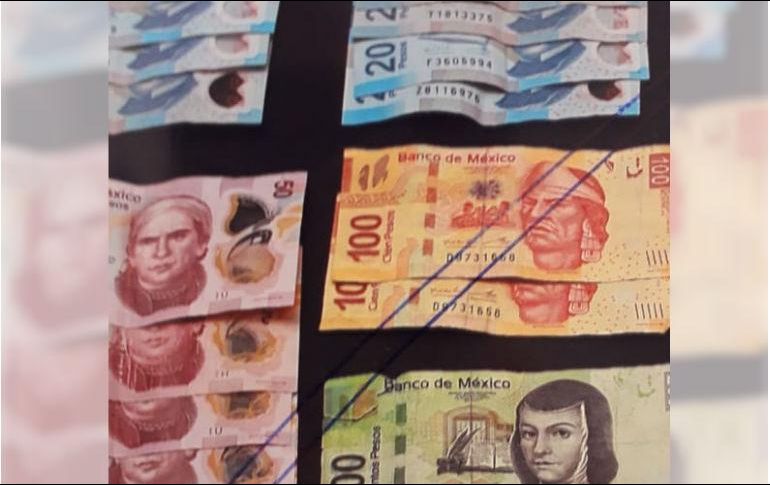Tras revisar su cartera le localizaron dos billetes, de 100 y 200 pesos, falsos. ESPECIAL/