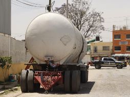 Las autoridades le marcaron el alto para descubrir que en la pipa transportaba 19 mil 845 litros de hidrocarburo. EL INFORMADOR/ ARCHIVO