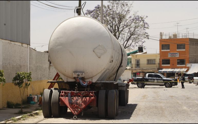 Las autoridades le marcaron el alto para descubrir que en la pipa transportaba 19 mil 845 litros de hidrocarburo. EL INFORMADOR/ ARCHIVO