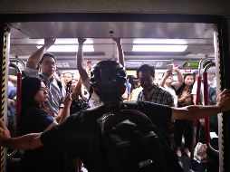 La advertencia se da un día después de una jornada de huelga general y manifestaciones en la ex colonia británica. AFP/ARCHIVO